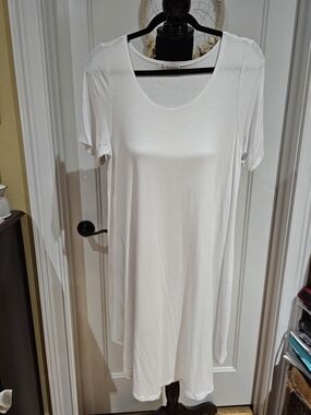 Women's White Scoop Neck Shirtail Hem Casual Dress - Size L
